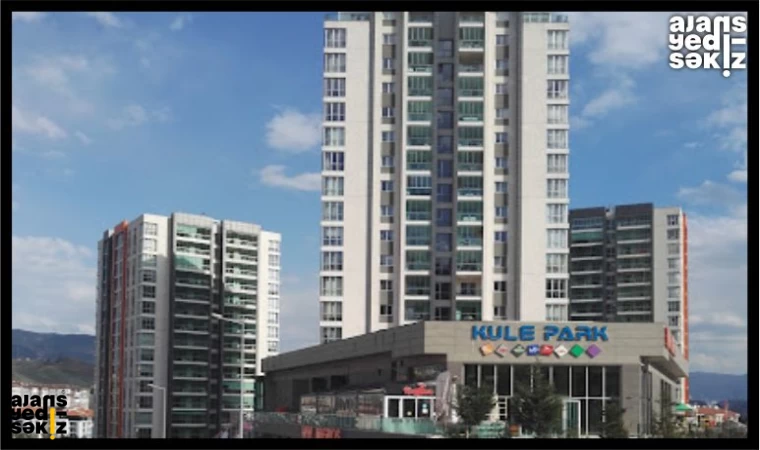 Kule Park 12. Kattan (Teras Kat) düşen 2 yaşındaki A. S. ağır yaralandı. Ağır yaralı çocuk hastaneye kaldırıldı.
