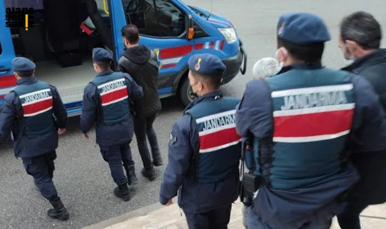 Eflani’de sit alanında yılan kamerasıyla define arayan 3 kişi suçüstü yakalandı.