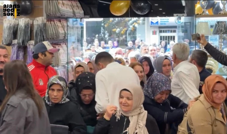 Karabük’te açılışı yapılan bir mağazada izdiham yaşandı.