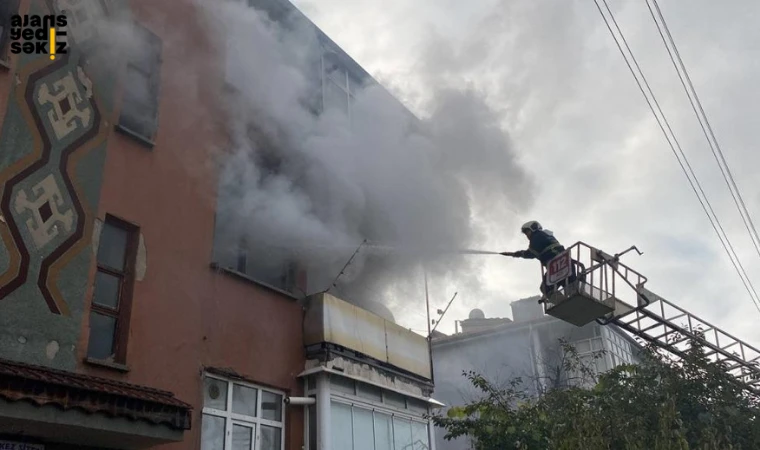 Yürümekte güçlük çeken Süleyman Öndersev komşuları tarafından kurtarıldı.