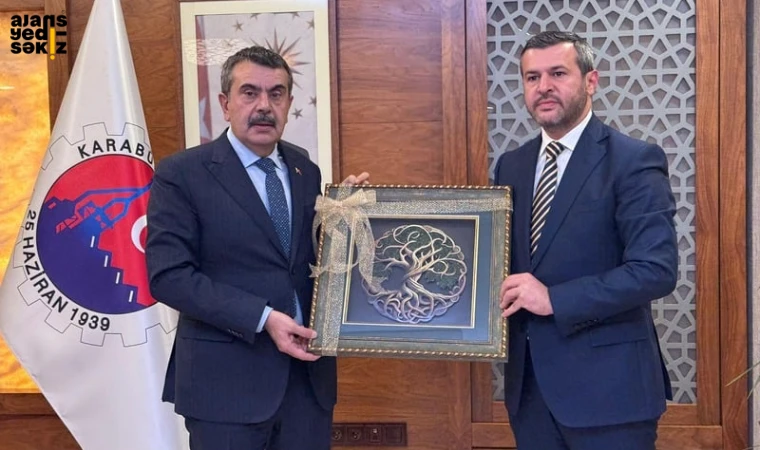 Milli Eğitim Bakanı Yusuf Tekin, Başkan Özkan Çetinkaya'yı makamında ziyaret etti.