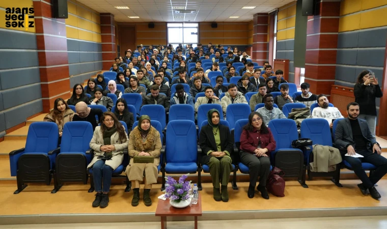 İstiklal Şairi Mehmet Akif Ersoy'un edebiyat dünyasındaki yeri anlatıldı.