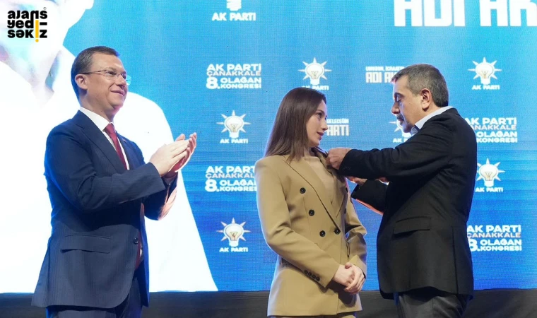 Türkiye'nin en genç belediye başkanı 22 yaşındaki Zeynep Çelik, AK Parti'ye katıldı.