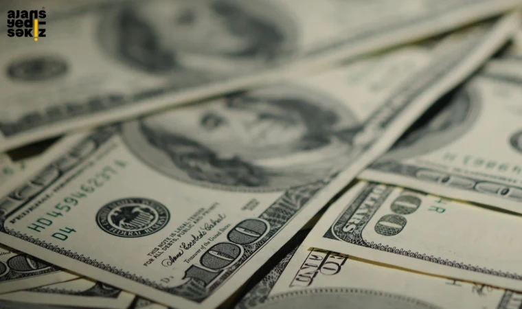 Dolar kuru, gün içinde 41 liranın üzerine çıktıktan sonra 39 lira seviyesine geriledi.