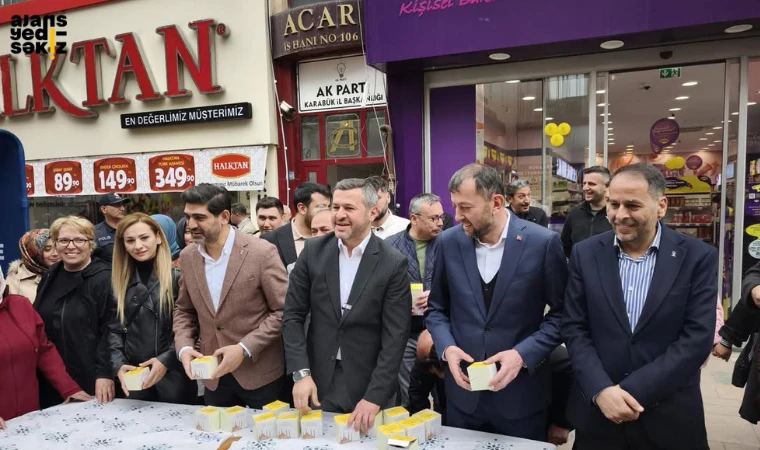 Karabük'te Kadir Gecesi Coşkusu AK Parti İl Başkanlığı Önünde Yaşandı!
