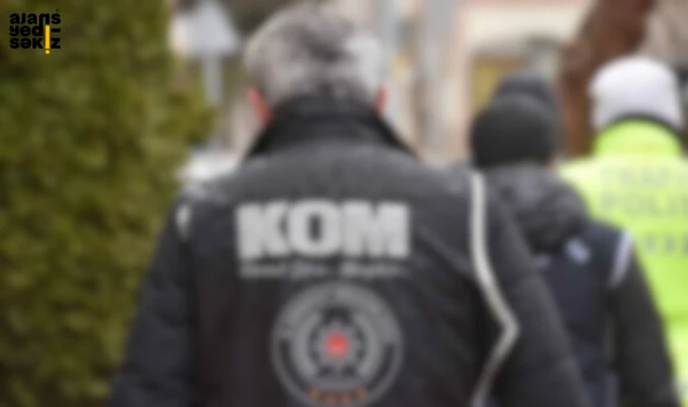 İki iş yerine düzenlenen operasyonda çok sayıda kaçak ürün ele geçirildi.