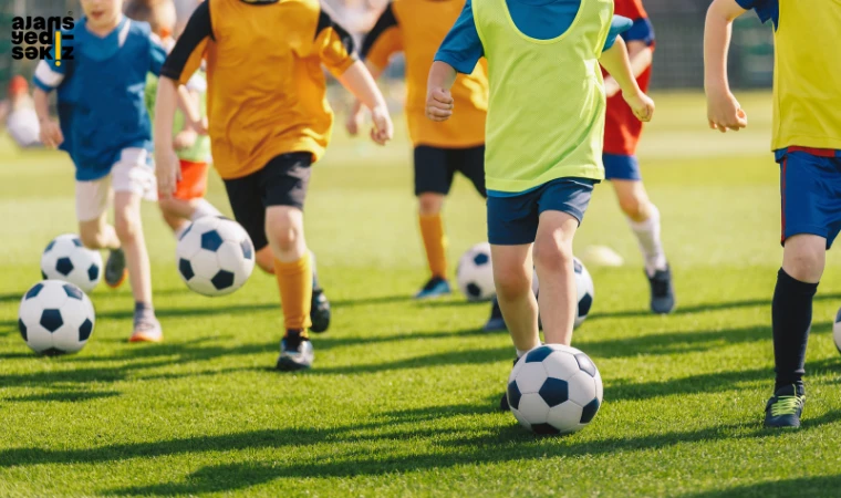 Geleceğin futbolcuları, Karabük’ün deneyimli antrenörleriyle yetişiyor.