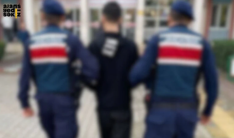 Şüpheliye ait evde metamfetamin ve kenevir tohumu ele geçirildi.