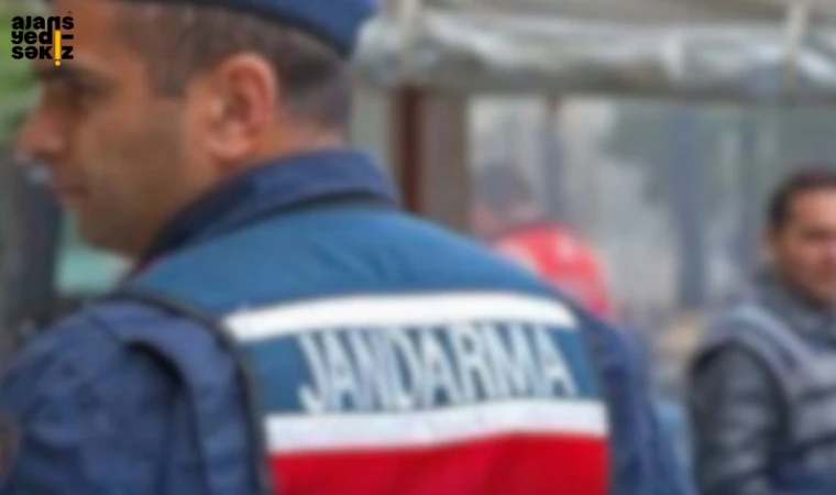 Jandarma, 12 litre saf etil ve litrelik şişelerde çok sayıda el yapımı içki ele geçirdi.