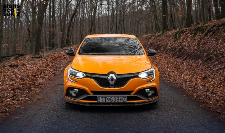Renault Clio Liderliğini Korurken, Togg T10X Zirveyi Zorluyor.
