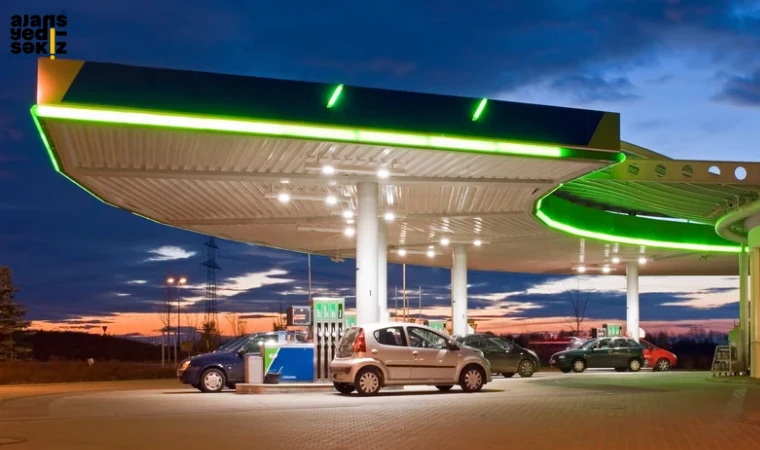 Yarından İtibaren Benzine Litre Başına 1,22 TL Zam Bekleniyor.