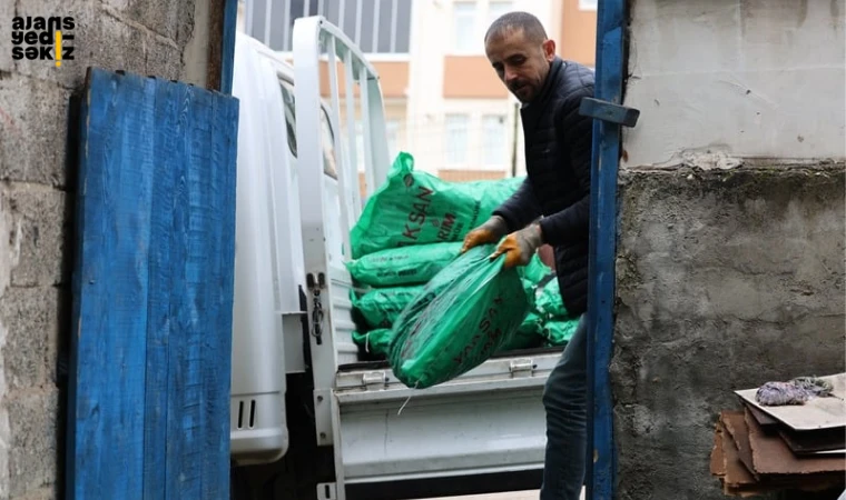 Safranbolu Belediyesi,kış aylarında ihtiyaç sahibi ailelere kömür desteği sağlıyor.