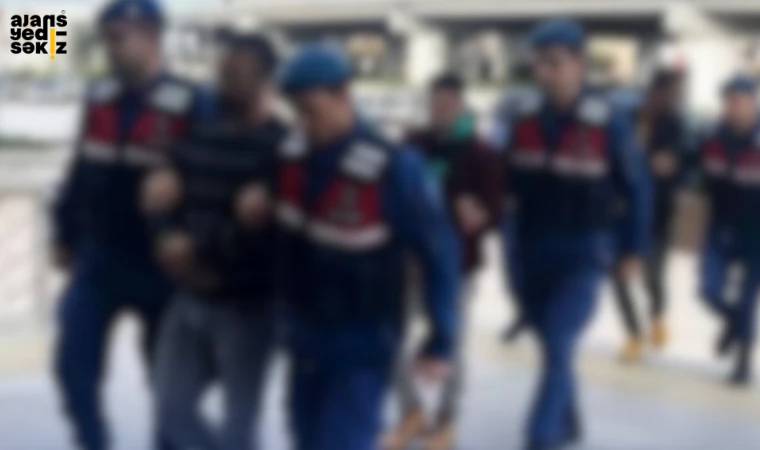 Gerçekleştirilen iki ayrı operasyonda çeşitli uyuşturucu maddeler ele geçirildi.