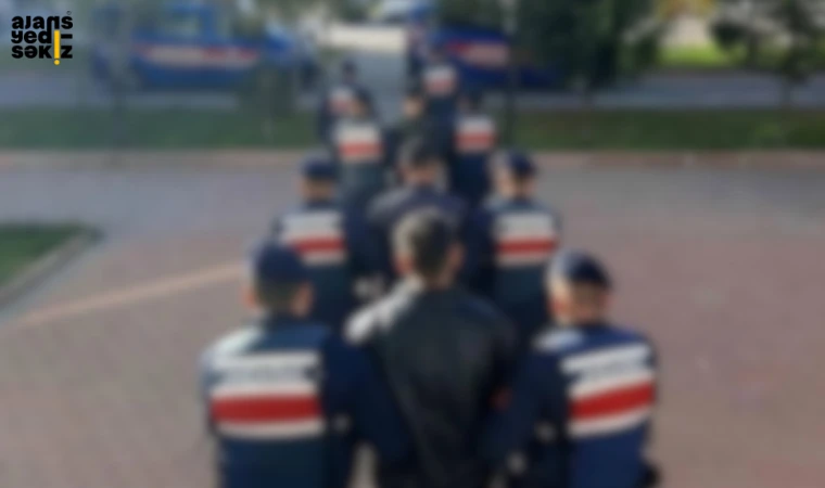 Jandarma, 2 ayrı operasyonda uyuşturucu madde ve tabanca ele geçirdi.