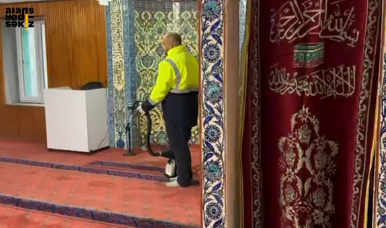 Karabük Belediyesi, kent genelindeki ibadethaneleri gül kokularıyla buluşturdu.