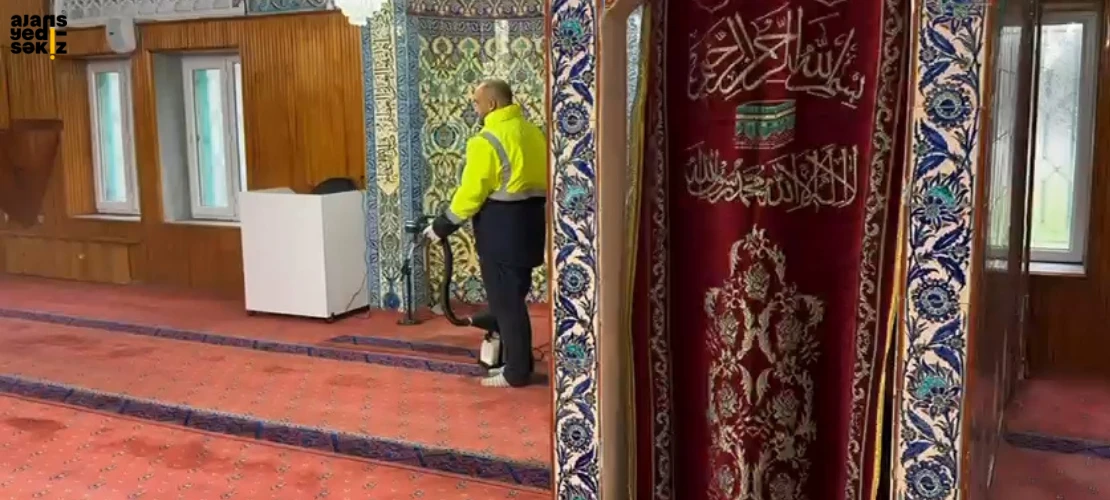 Karabük Belediyesi, kent genelindeki ibadethaneleri gül kokularıyla buluşturdu.