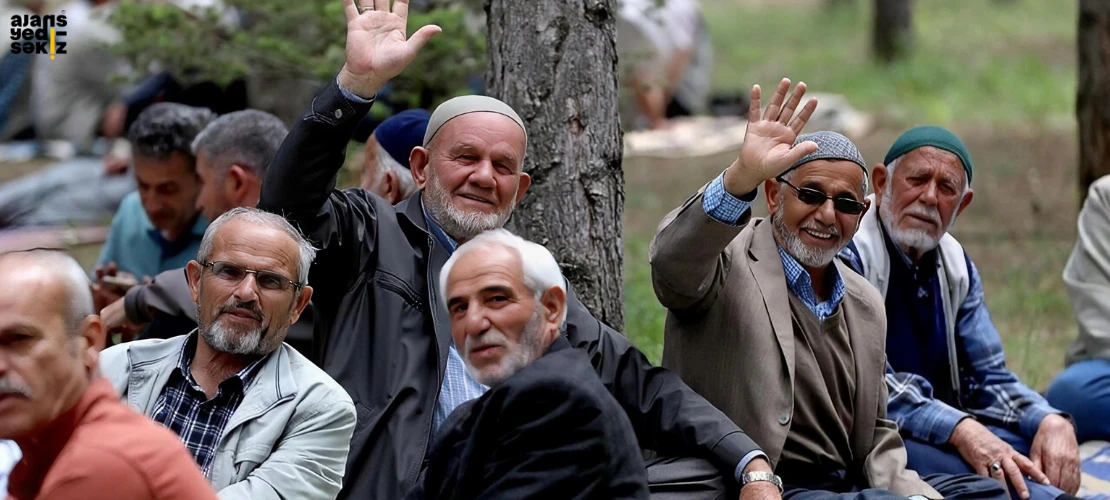 emekli aylığındaki artıştan kaynaklanan fark ödemelerinin 4 Şubat Çarşamba günü yapılacağını açıkladı.