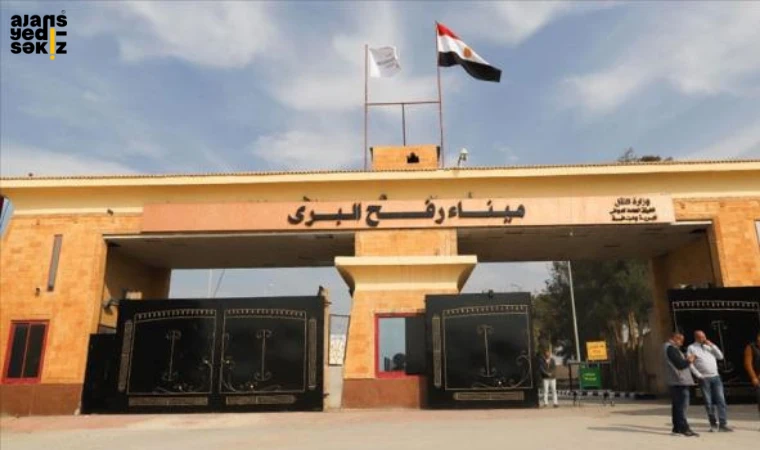 İki yıllın ardından Refah Sınır Kapısı, yaya geçişleri için sınırlı şekilde açıldı.