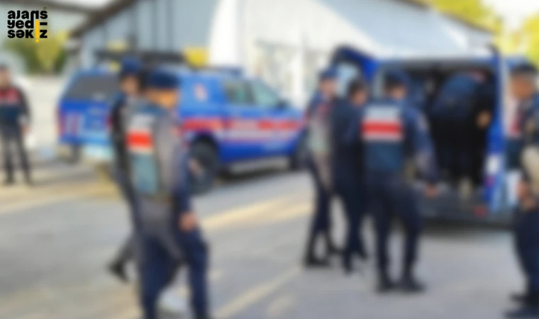 Operasyonda, sıvı amfetamin ve üretim malzemeleri ele geçirildi.