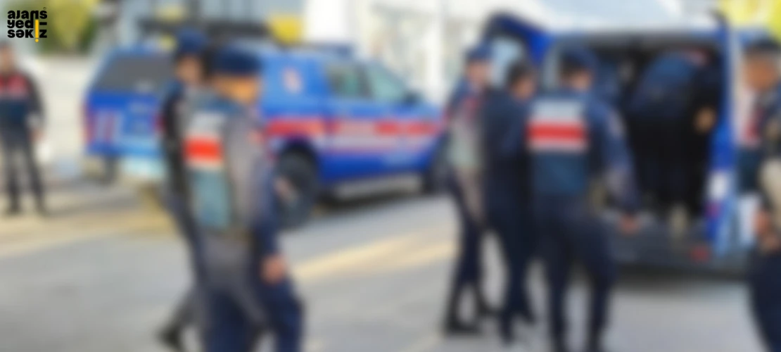 Operasyonda, sıvı amfetamin ve üretim malzemeleri ele geçirildi.