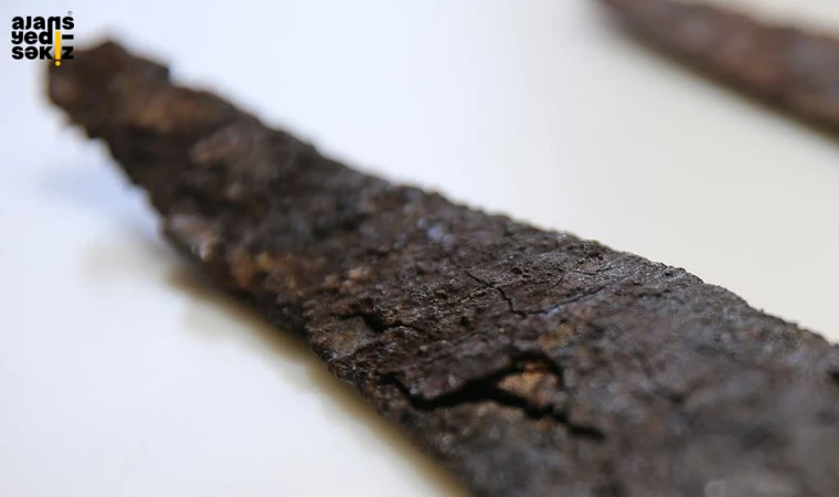 Antik kentte Roma dönemine ait 1500 yıllık bıçak seti gün yüzüne çıktı.