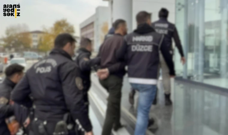 İstanbul'dan Karabük'e uyuşturucu taşıyan 2 şüpheli Düzce'de tutuklandı.