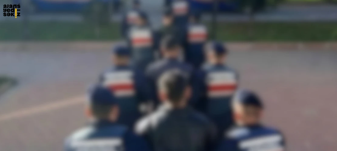 Kaçak sigara ve uyuşturucu ele geçirilirken şüpheliler adliyeye sevk edildi.