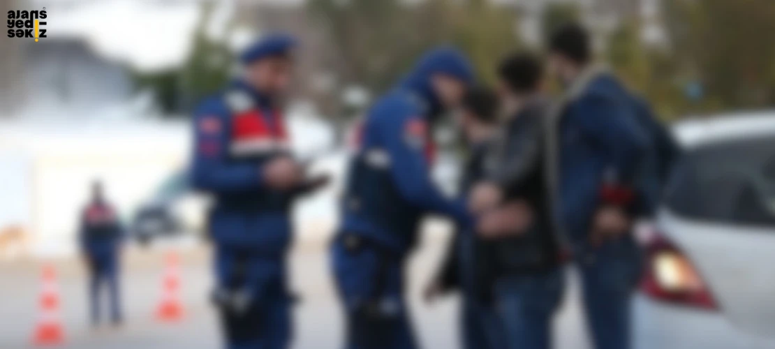 Operasyonlarda uyuşturucu madde ve tefeciliğe ilişkin deliller ele geçirildi.