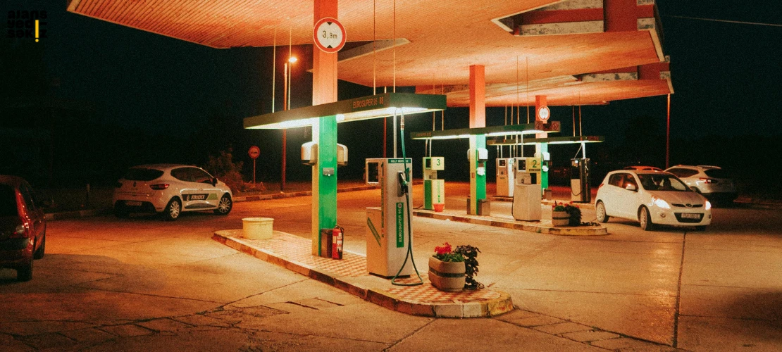 Sektör kaynaklarına göre pazartesi günü motorine 7,65 TL zam öngörülüyor.