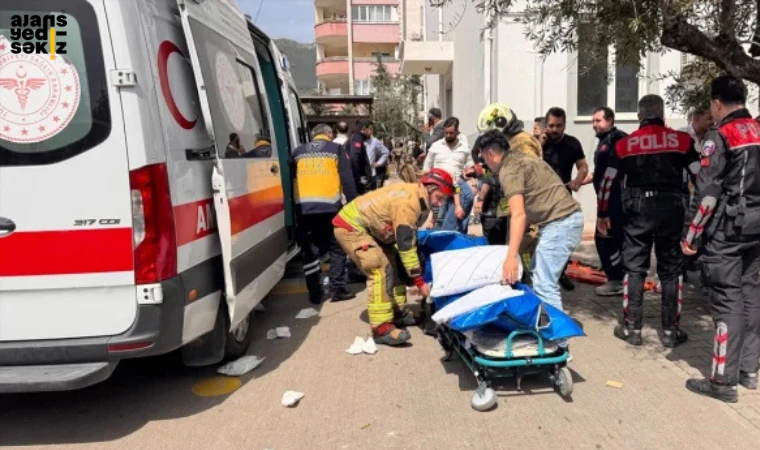 Silahlı saldırıda 1 öğretmen ve 8 öğrenci hayatını kaybetti, 13 kişi yaralandı.