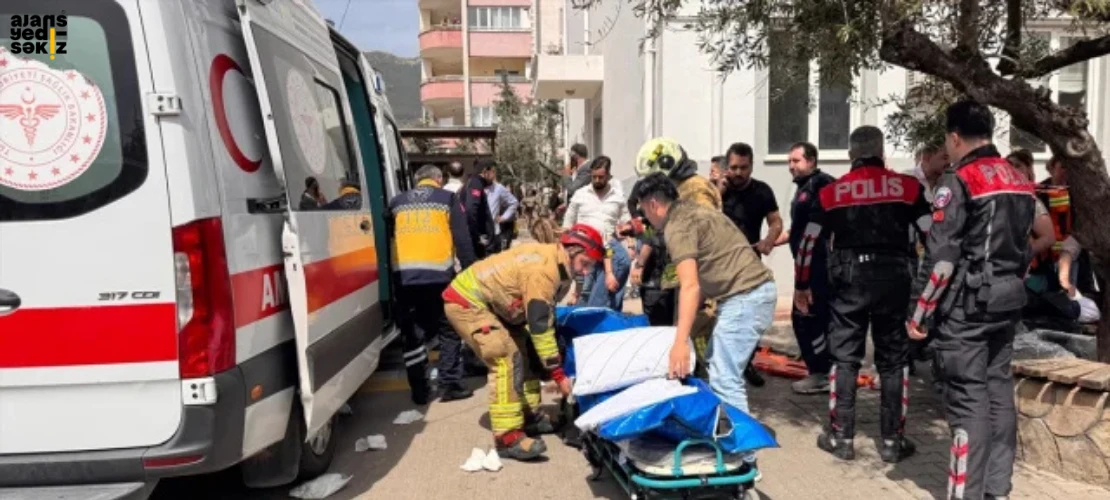 Silahlı saldırıda 1 öğretmen ve 8 öğrenci hayatını kaybetti, 13 kişi yaralandı.