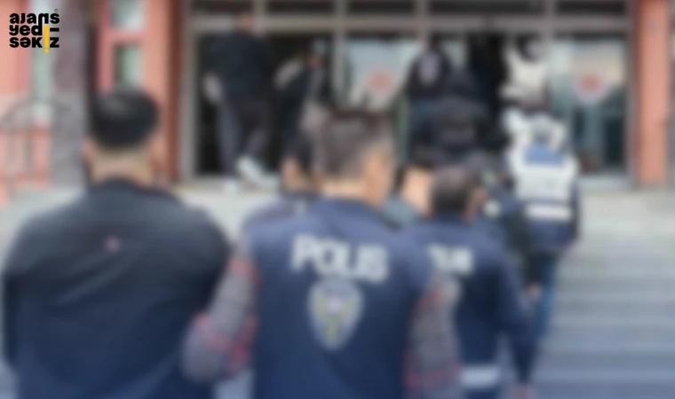 100.Yıl Mahallesi'nde 2 kişinin darbedildiği kavganın yol verme meselesinden çıktığı öğrenildi.