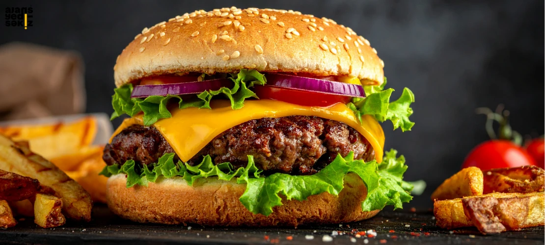 Hamburger, pizza ve tavuk döner online siparişin zirvesinde yer aldı.