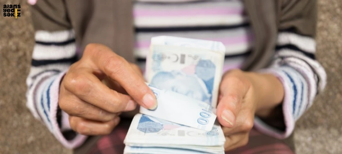Maaş ve 4 bin liralık bayram ikramiyesi hesaplara yatırılacak.