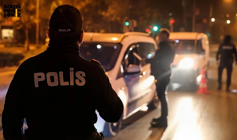 Operasyonlarda 43 kişi yakalanırken, silah ve uyuşturucu maddeler ele geçirildi.
