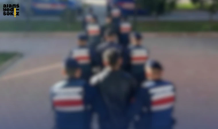 Operasyonlarda çok sayıda uyuşturucu madde ve bandrolsüz tütün ele geçirildi.