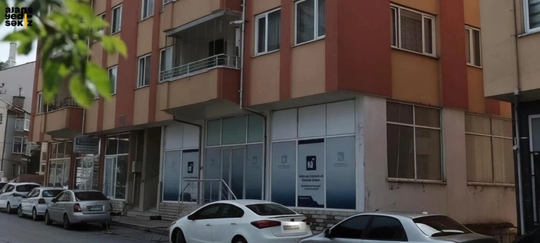 Yarı çıplak halde camdan atlayan öğrenci olayında yeni detaylar ortaya çıktı.