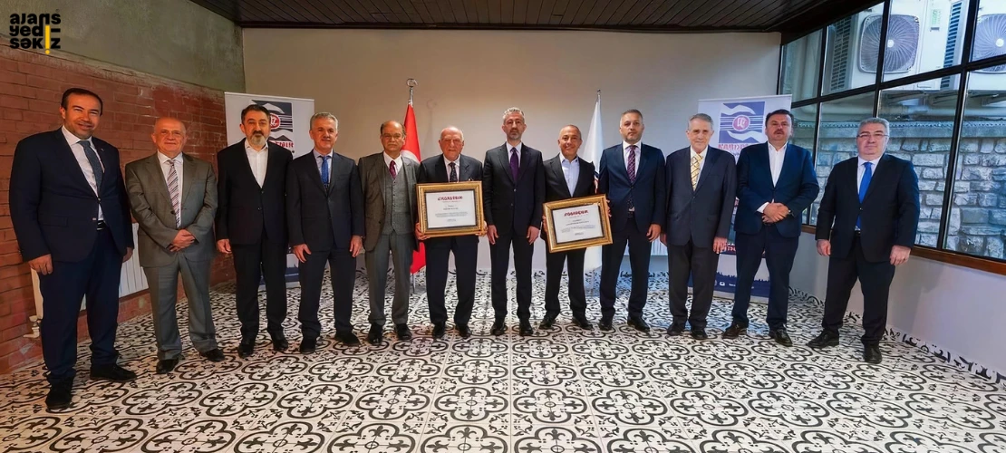 KARDEMİR, sanayiye katkı sunan isimlere onursal başkanlık unvanı verdi.