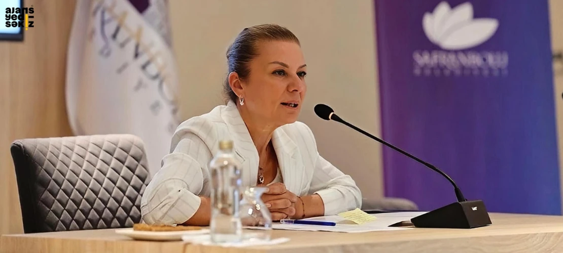 Elif Köse ve 16 meclis üyesi, siyasi yoluna Yeni Parti'de devam edecek.