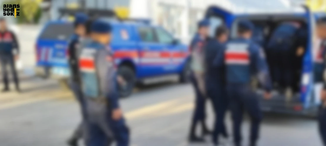 Operasyonda uyuşturucu madde ile kaçak sigara ve kıyılmış tütün ele geçirildi.
