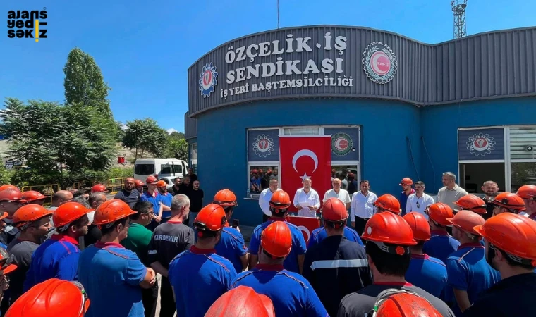 Öz Çelik-İş Karabük Şubesi, 15 Temmuz bildirisini emekçilerle birlikte okudu.