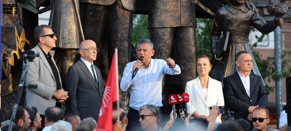 Özgür Özel, Batı Karadeniz programı kapsamında Safranbolu'da vatandaşlarla buluştu.