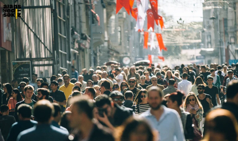 TÜİK verilerine göre kadınlar erkeklerden 5,2 yıl daha uzun yaşıyor.
