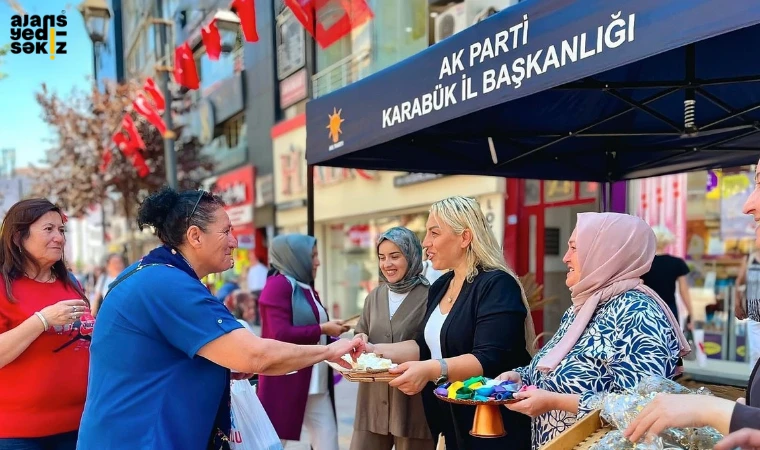 AK Parti Karabük İl Başkanlığı, vatandaşlara lokma ikramında bulundu.