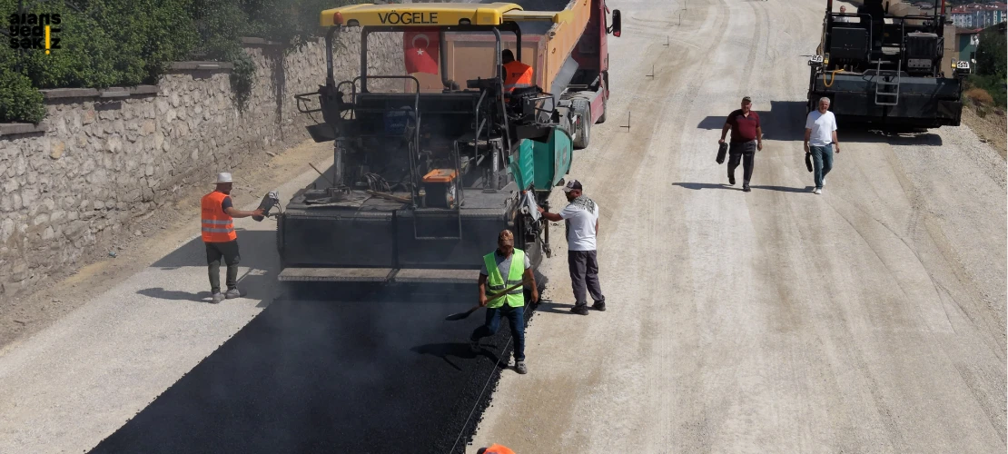Zemin ve altyapı çalışmaları tamamlanan rampada asfalt serimi başladı.