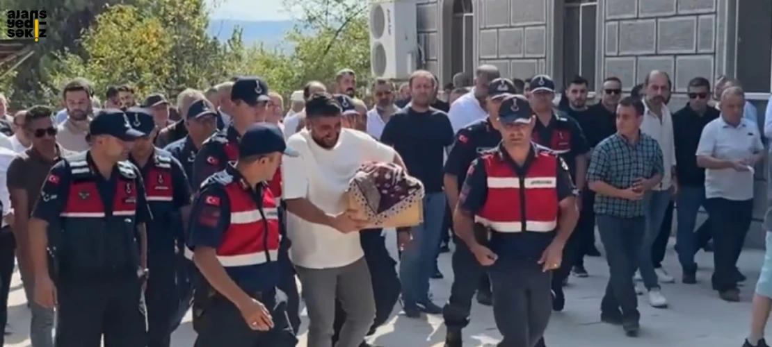 3 aylık Umay Melek Kocakurt, annesinin mezarı yanında toprağa verildi.