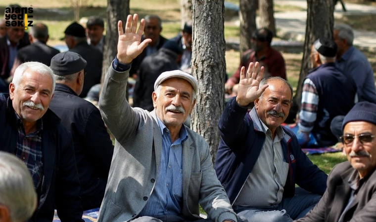 Bakan Şimşek, memur ve emekli maaşlarının en az enflasyon kadar artacağını söyledi.
