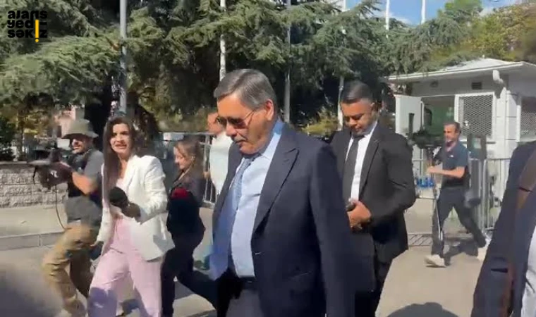 İfade için adliyeye gelen Gökçek’in ağzındaki sakız dikkatlerden kaçmadı.