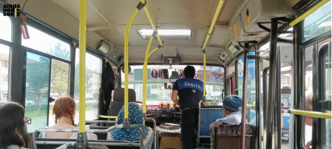 Safranbolu’da toplu taşıma minibüslerine yönelik hijyen ve ruhsat denetimi gerçekleştirildi.