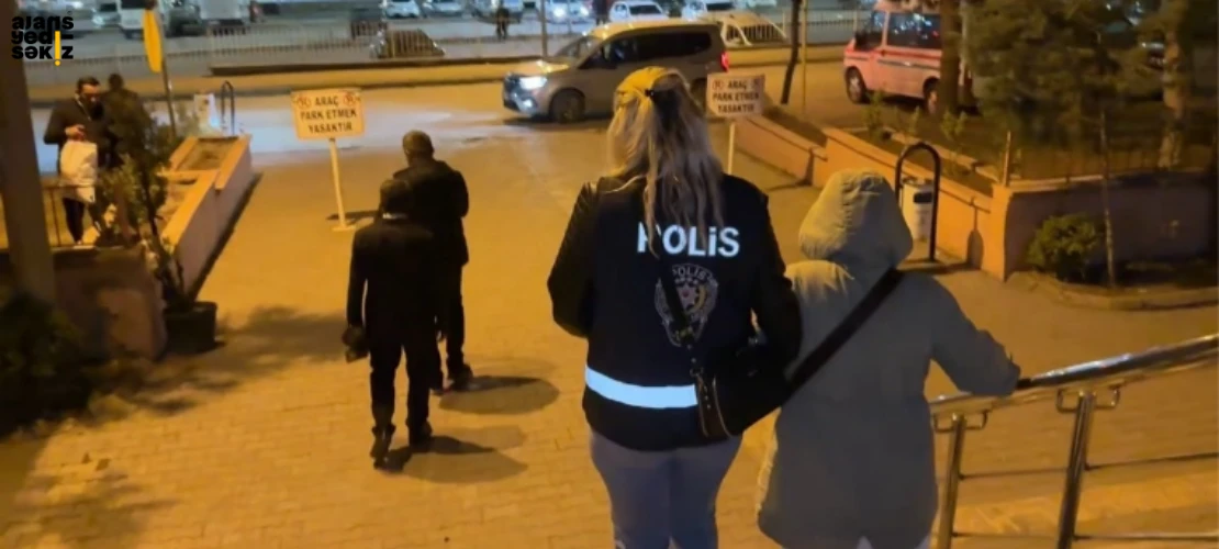 Ahlak Büro ekiplerinin operasyonunda 2'si kadın 5 şüpheli gözaltına alındı, 4'ü tutuklandı.